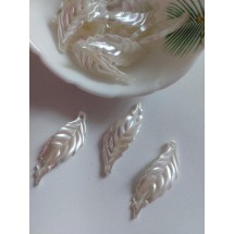 Полубусины фигурные с отверстием "Листик" 42*14 мм, цена за 20 гр