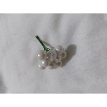 Ягоды на проволоке 12мм (цв. белый перламутр), цена за 10 шт