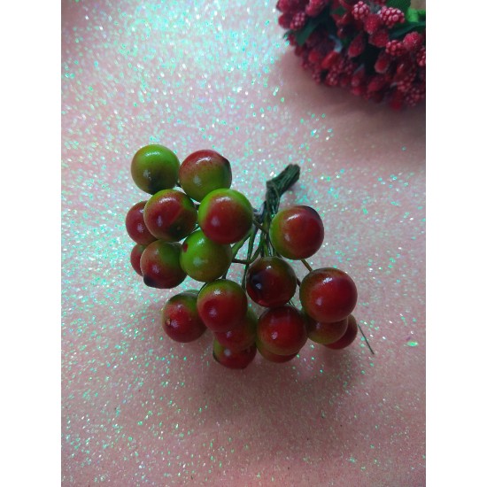 Ягодки глянцевые на проволоке 10 мм цв. бордово-зеленый, цена за 20 ягодок