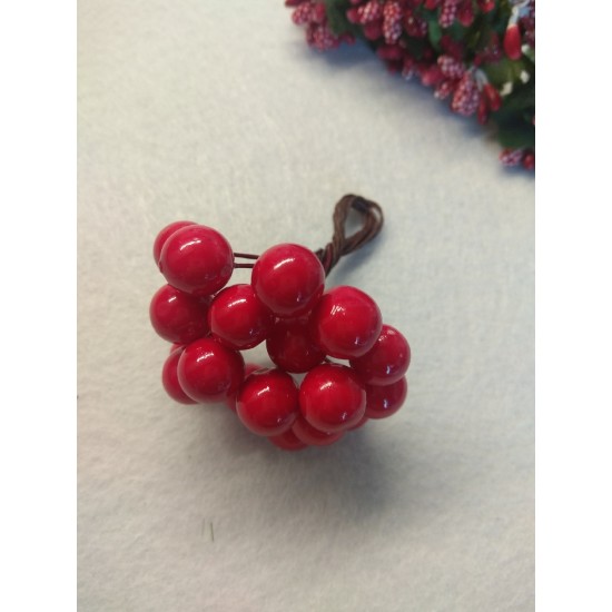 Ягодки глянцевые на проволоке 11 мм цв. красный, цена за 20 ягодок
