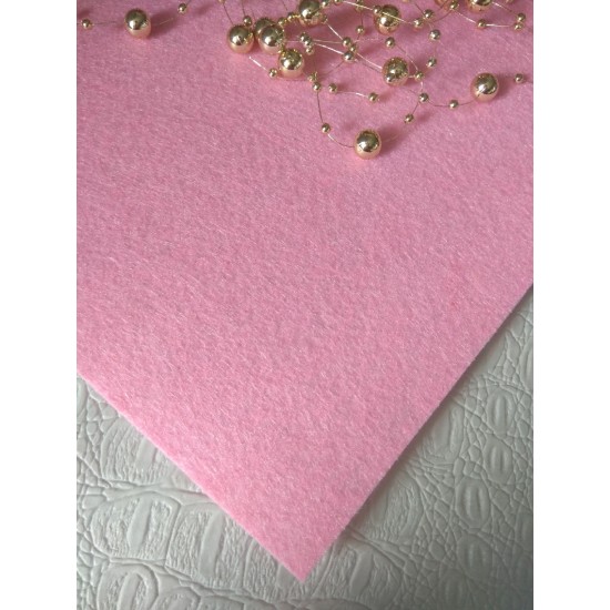 Фетр средней жесткости 1 мм (23*30 см), цена за лист