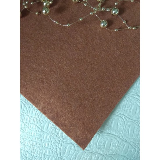 Фетр средней жесткости 1 мм (23*30 см) цв. светло-коричневый, цена за лист