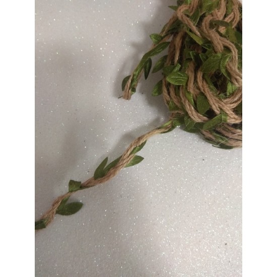 Тесьма из мешковины с зелеными листочками 1,5 см, цена за 1 м