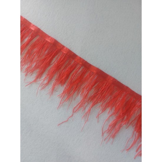 Страусиные перья на ленте цв. красный, цена за 25 см
