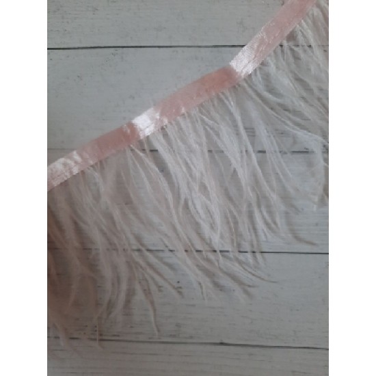 Страусиные перья на ленте цв. св.-персиковый, цена за 25 см