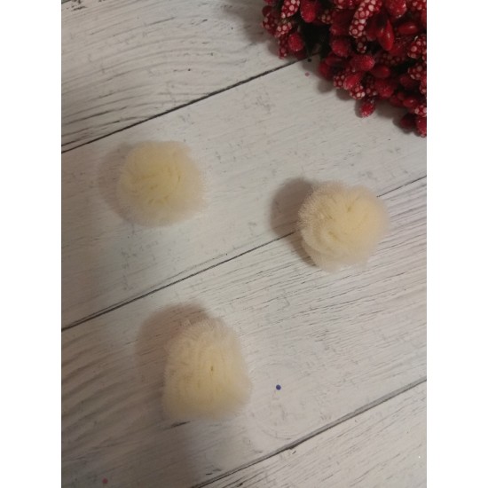 Помпоны из фатина 2,5 см цв. бежевый, цена за 1 шт