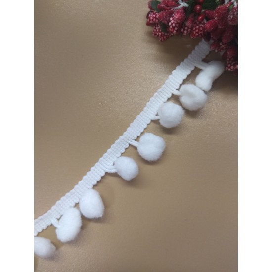 Тесьма с помпонами цв. белый, цена за 3 м