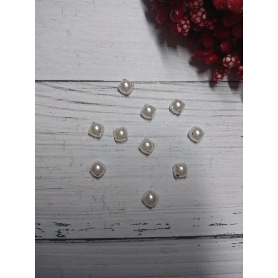 Полубусины в цапах 5 мм цв. белый, цена за 10 шт